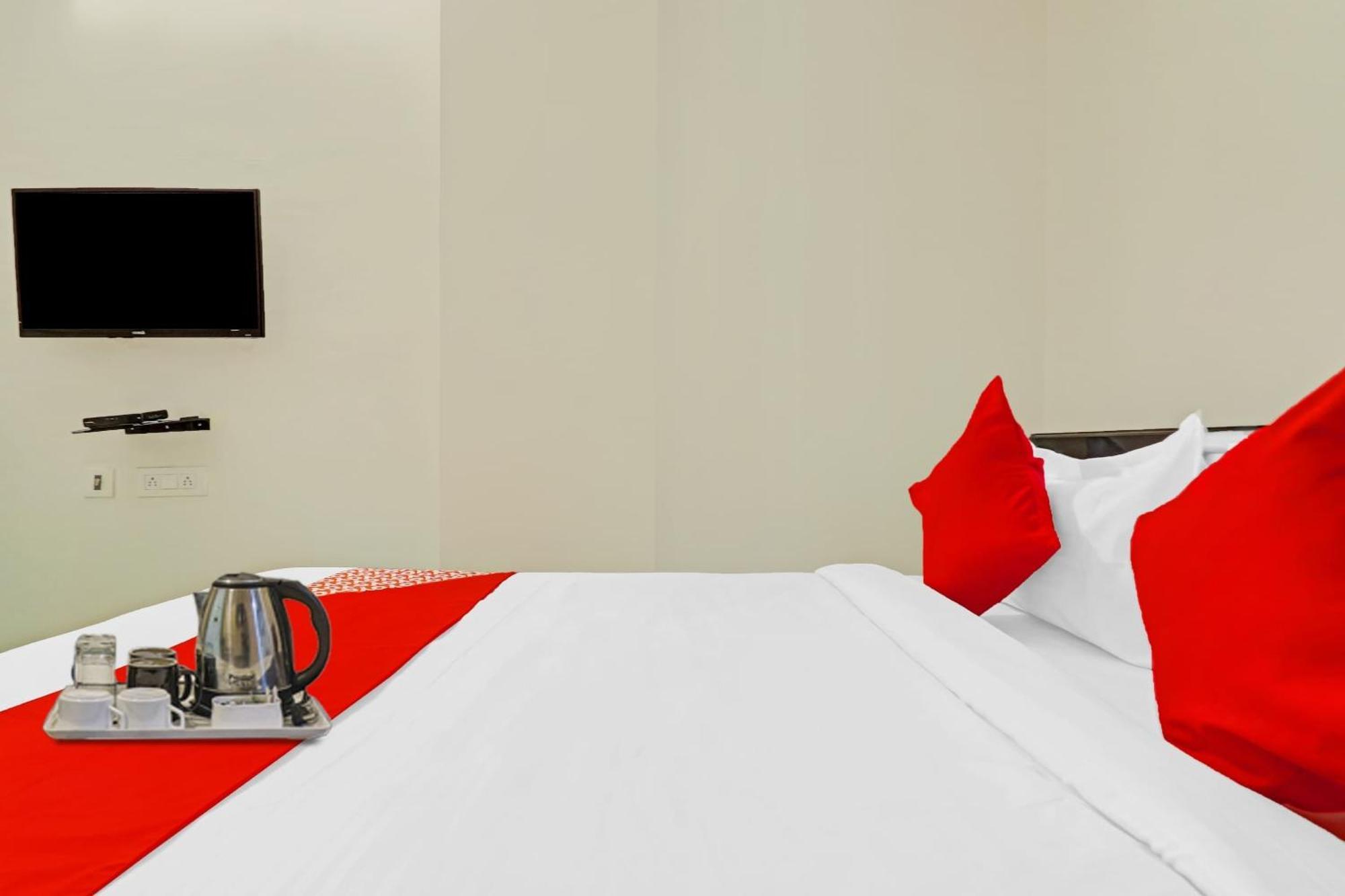 Oyo Happy Stay Hotels Хайдарабад Экстерьер фото