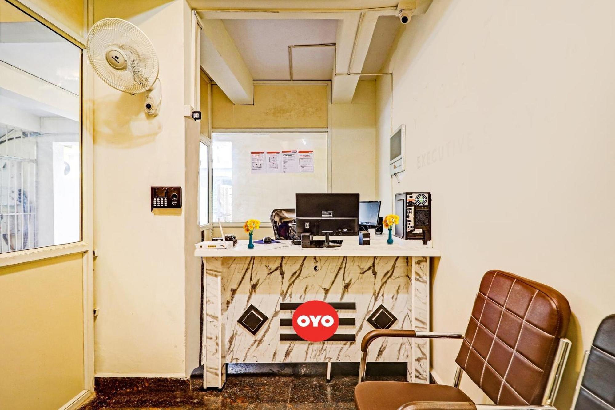 Oyo Happy Stay Hotels Хайдарабад Экстерьер фото
