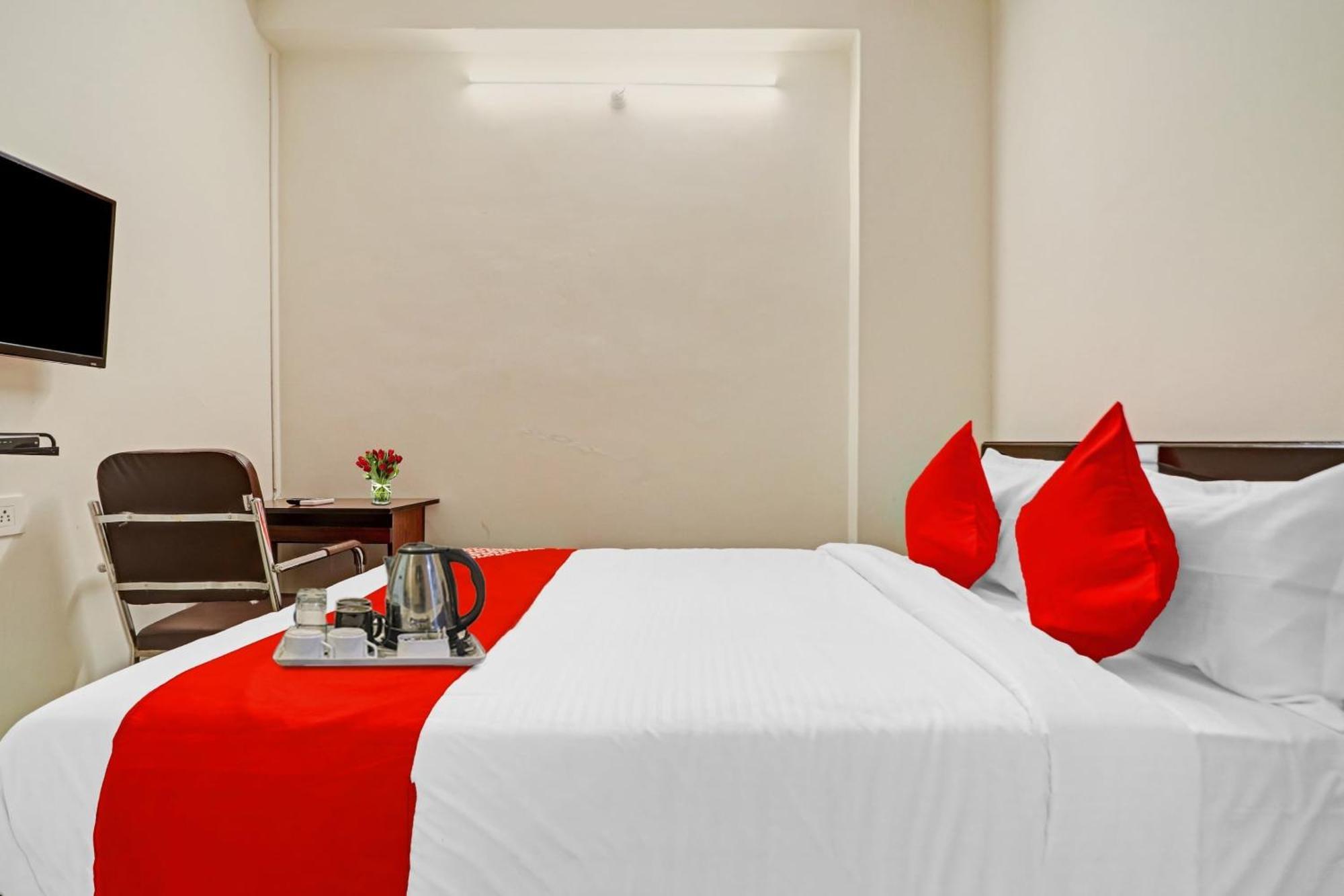Oyo Happy Stay Hotels Хайдарабад Экстерьер фото