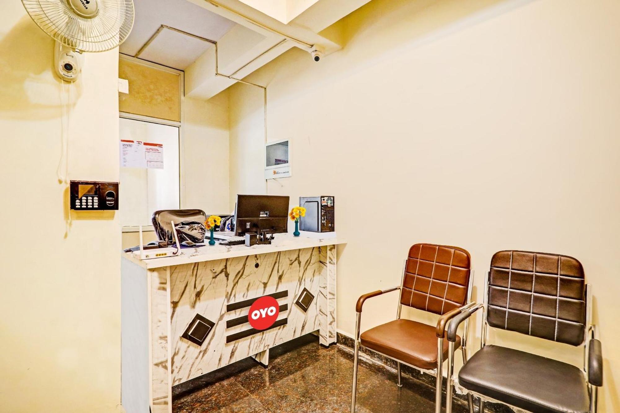 Oyo Happy Stay Hotels Хайдарабад Экстерьер фото